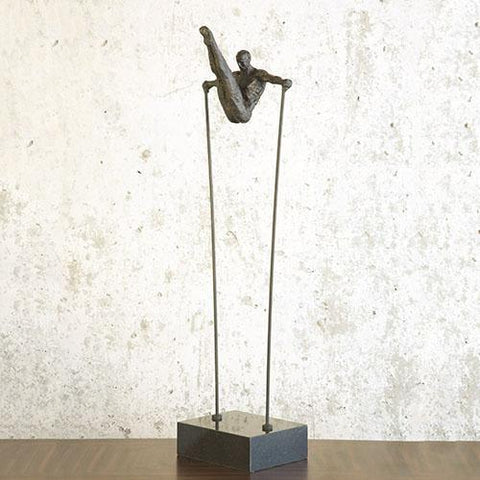 V Shaped Acrobat(منحوتة لاعب الحركات المهارية)